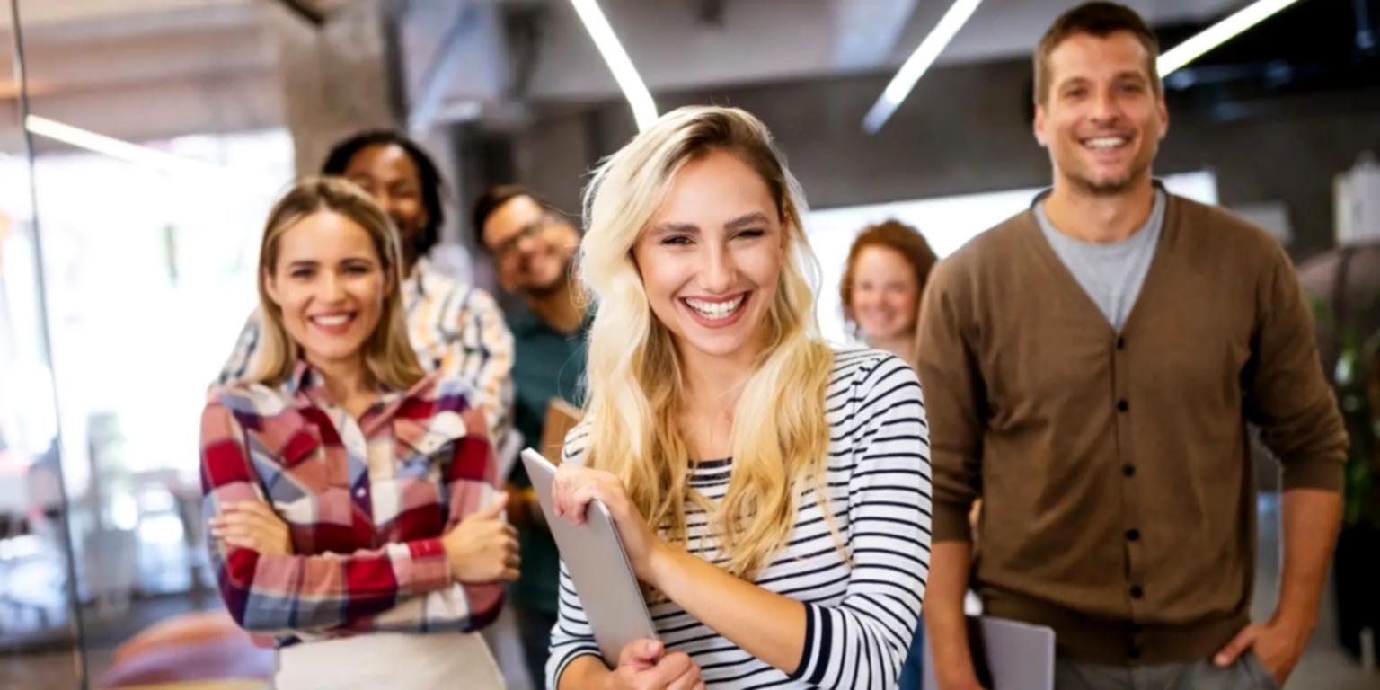 Процесс обучения нейл-арту с практическими материалами